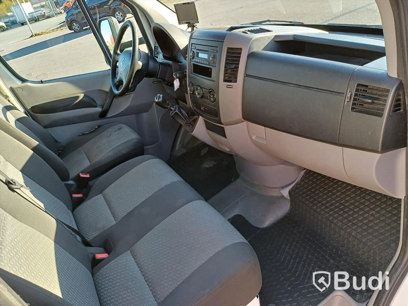 Lätt lastbil Volkswagen Crafter 35 2.0 TDI - 2012 med Volymskåp