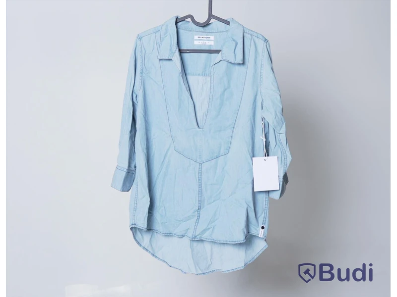 1 st NY Skjorta - One Teaspoon, stl S, ljus denimblå, 3/4 ärm, ord. pris ink. moms ca: 1099 kr
