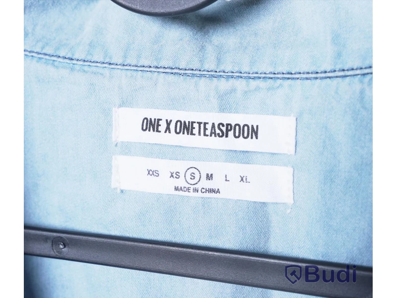 1 st NY Skjorta - One Teaspoon, stl S, ljus denimblå, 3/4 ärm, ord. pris ink. moms ca: 1099 kr
