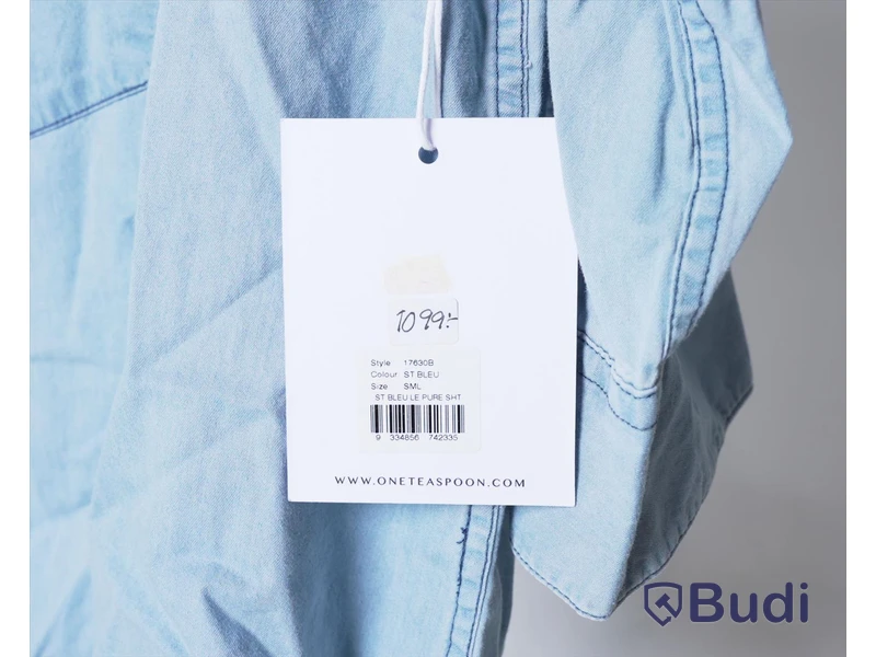 1 st NY Skjorta - One Teaspoon, stl S, ljus denimblå, 3/4 ärm, ord. pris ink. moms ca: 1099 kr