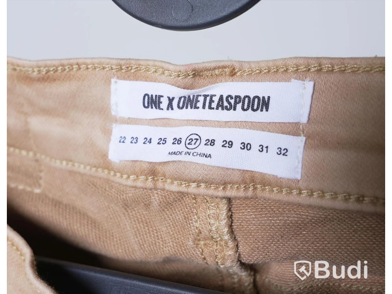 1 par NYA utsvänga jeans, dam - One Teaspoon, stl 27, ljusbrun, ord. pris ink. moms ca: 1299 kr
