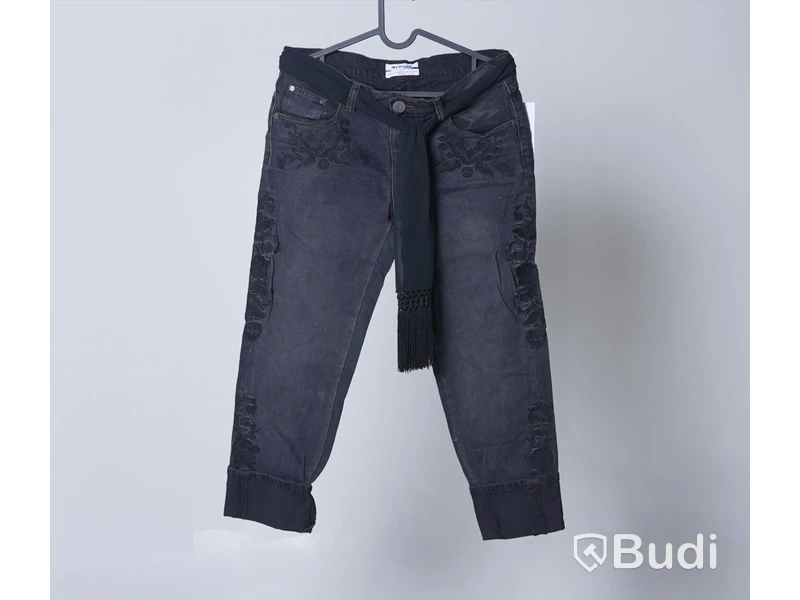 1 par NYA jeans, dam - One Teaspoon, stl 26, svart tvättad denim med broderi, ord. pris ink. moms ca: 1700 kr