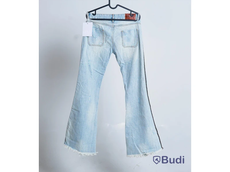 1 par NYA jeans, dam - One Teaspoon, stl 28, ljusblå denim, ord. pris ink. moms ca: 1299 kr