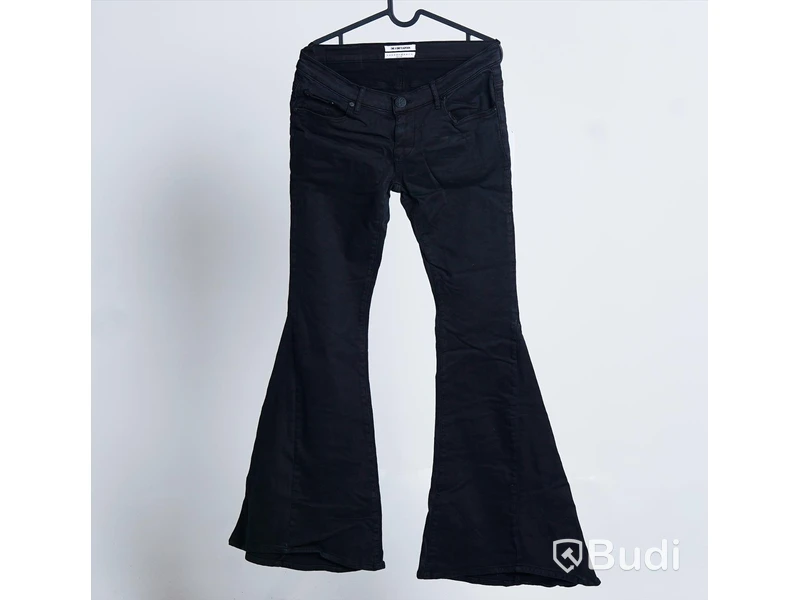 1 par NYA utsvängda jeans, dam - One Teaspoon, stl 29, svart stretchig denim, ord. pris ink. moms ca: 1299 kr
