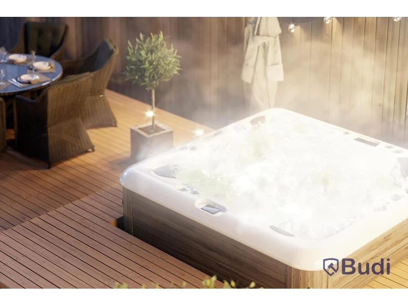 Spabad Luxuz Light NY i kartong inklusive skyddslock. (Ordinarie pris 89 999 kr ink moms) -1509908