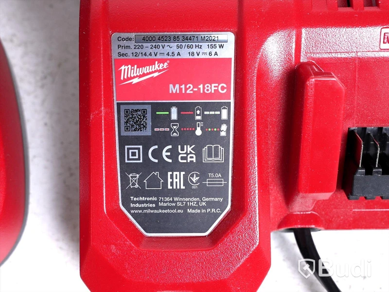 1 st batteriladdare - Milwaukee & Festool, se beskrivning nedan, totalt ord pris ink moms ca: 3500 kr