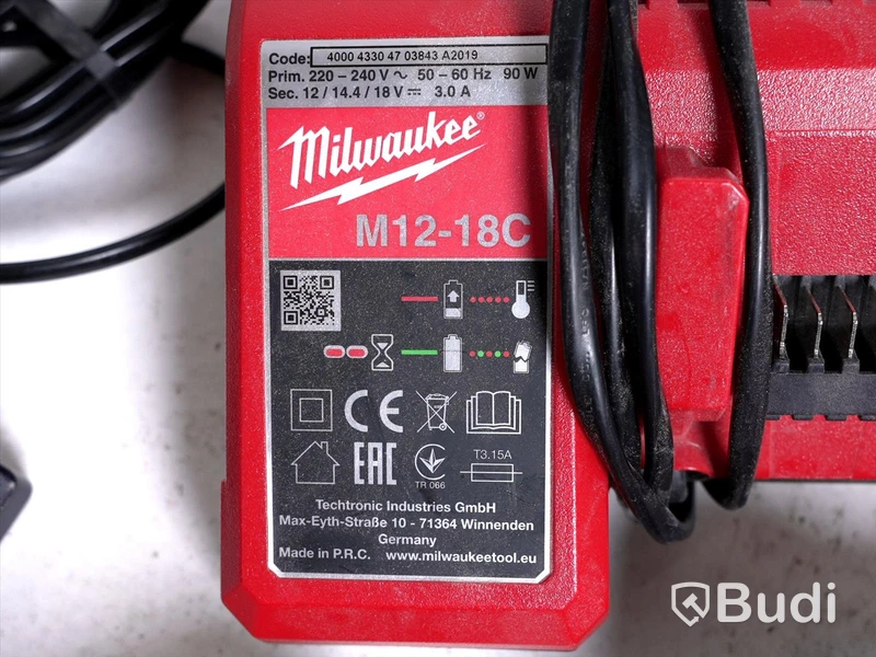 1 st batteriladdare - Milwaukee & Festool, se beskrivning nedan, totalt ord pris ink moms ca: 3500 kr