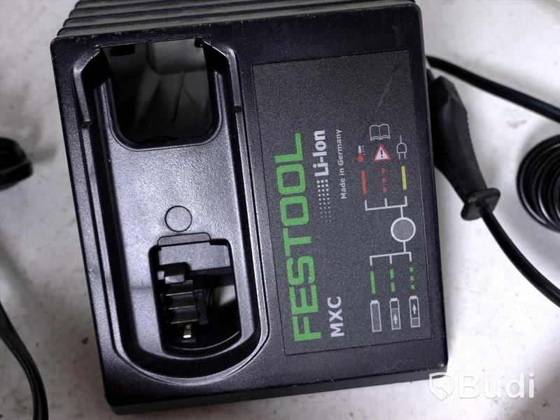 1 st batteriladdare - Milwaukee & Festool, se beskrivning nedan, totalt ord pris ink moms ca: 3500 kr