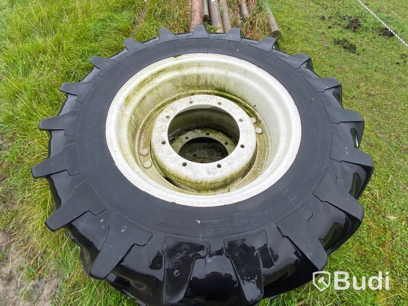 Hjul till traktor New Holland - 4 st