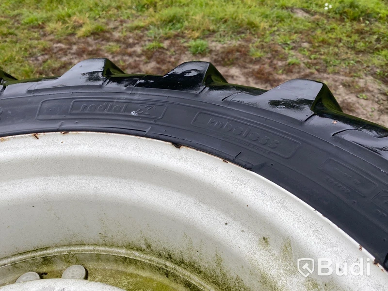 Hjul till traktor New Holland - 4 st