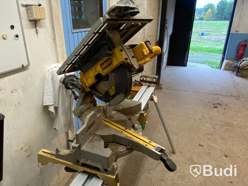Kap- & gersåg Dewalt D27111 med kapbord