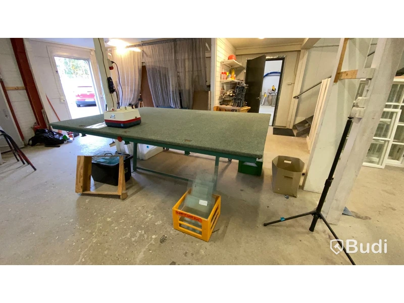 Glasmästarbord, slipmaskin & hylla.