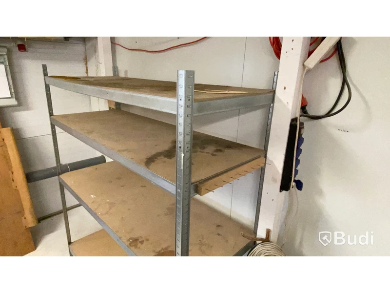 Glasmästarbord, slipmaskin & hylla.