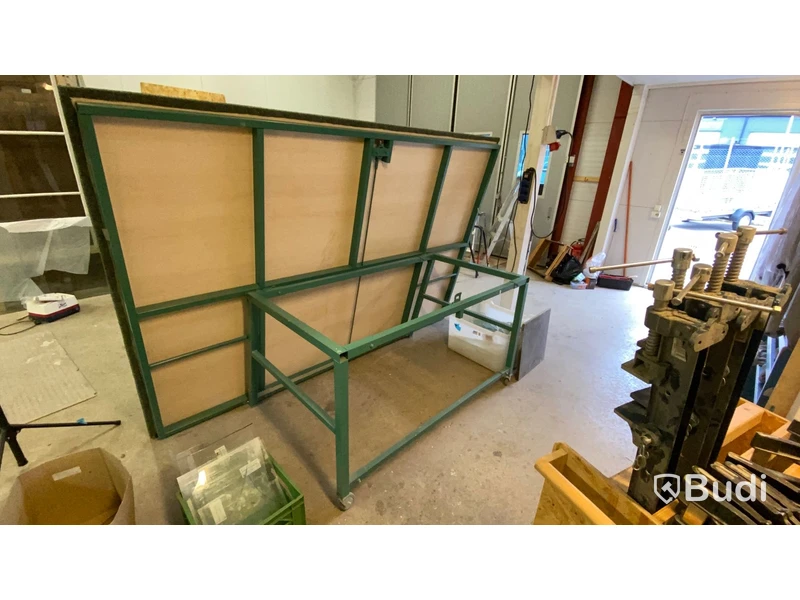 Glasmästarbord, slipmaskin & hylla.