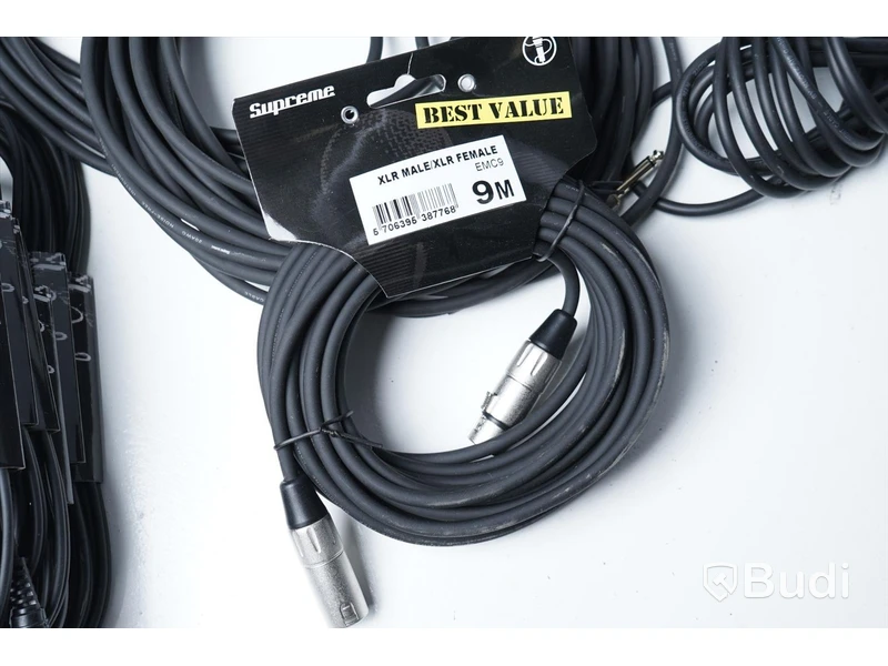Parti med diverse kablar - Tele, XLR och AUX.