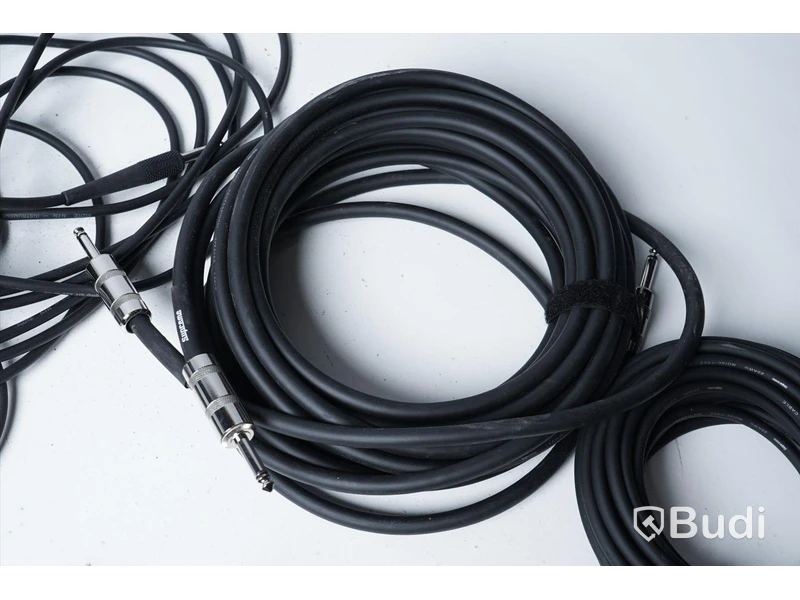 Parti med diverse kablar - Tele, XLR-Tele och Speakon.