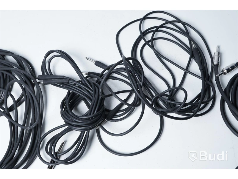 Parti med diverse kablar - Tele, XLR-Tele och Speakon.