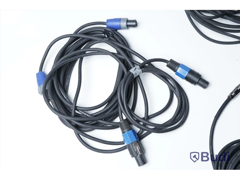 Parti med diverse kablar - Tele, XLR-Tele och Speakon.