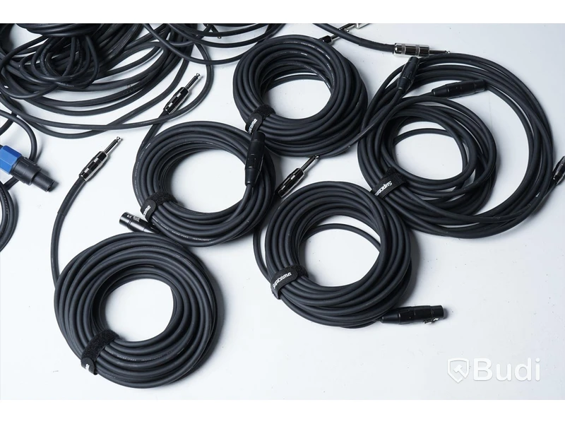 Parti med diverse kablar - Tele, XLR-Tele och Speakon.