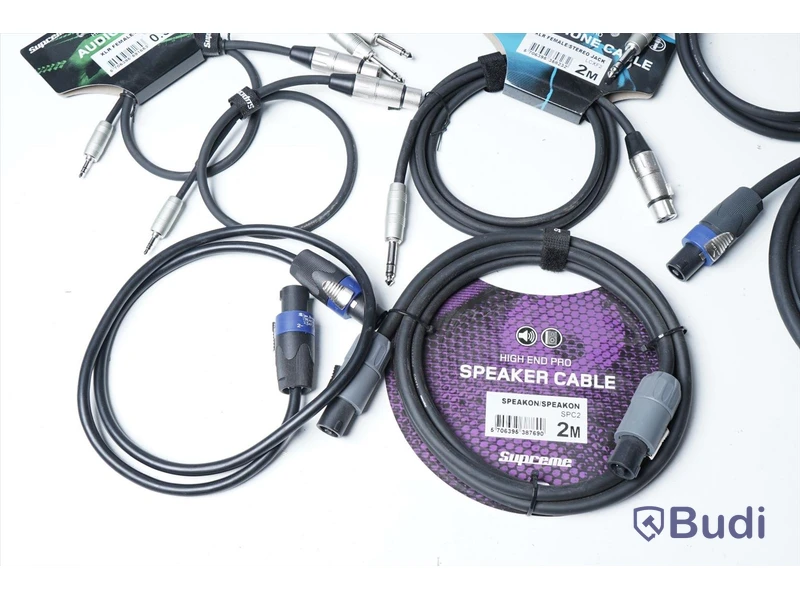 Parti med diverse kablar - Tele, XLR-Tele, Nät och speakon.