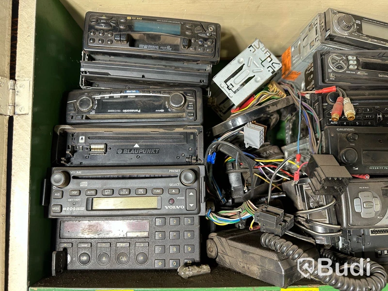 Diverse utrangerade bilstereos