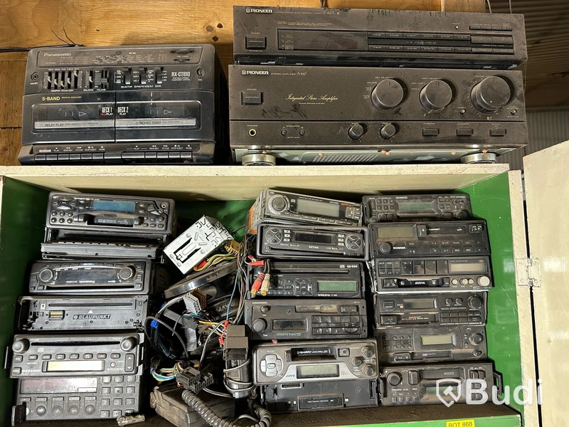 Diverse utrangerade bilstereos