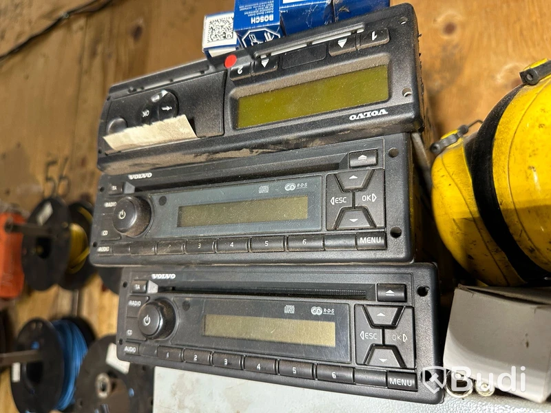 Diverse utrangerade bilstereos
