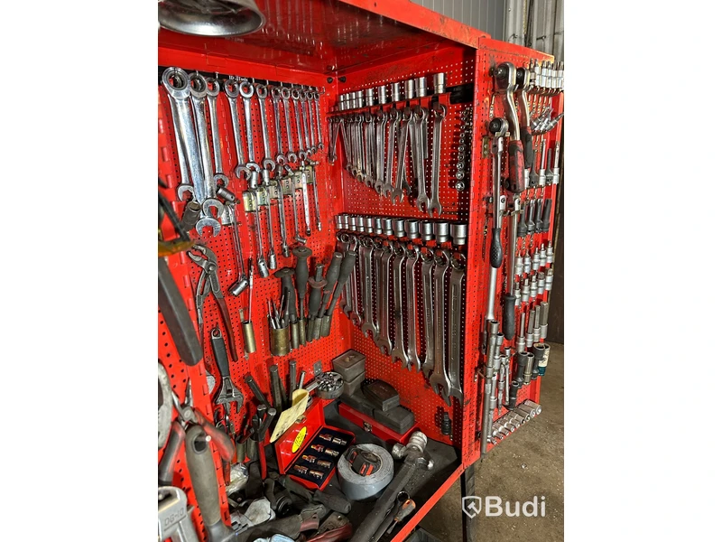 Verktygsskåp IDG Tools 70x45x160 cm. Obs! Bord på sidan är ej original