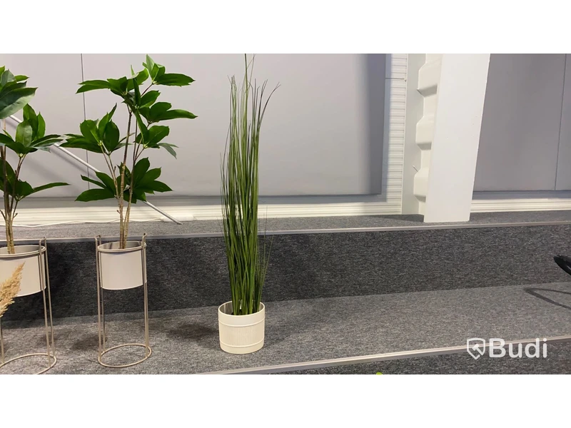 Plastblommor & kuddar