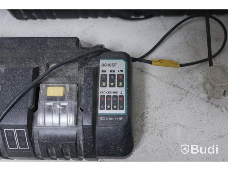 2st Batteriladdare - Makita