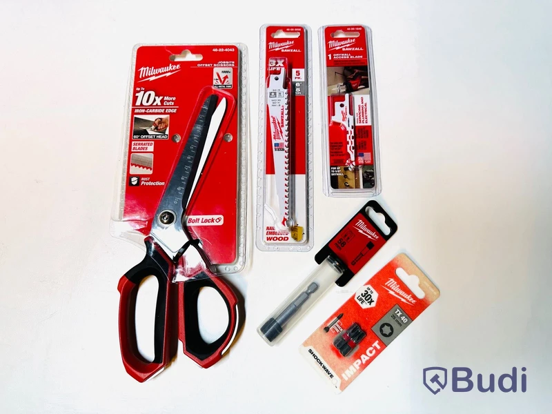 Paket med diverse småverktyg och tillbehör, Milwaukee, totalt ord. pris ink moms ca: 1000 kr