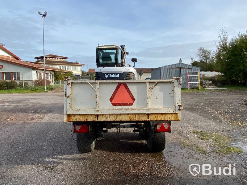 Hjulgrävare med tiltrotator och släp. Bobcat E57W