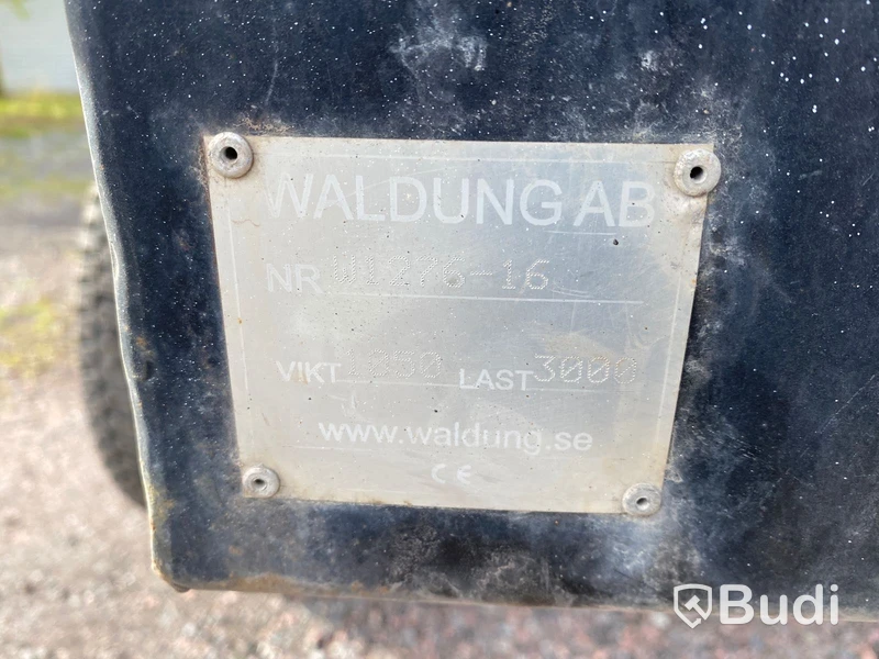 Hjulgrävare med tiltrotator och släp. Bobcat E57W