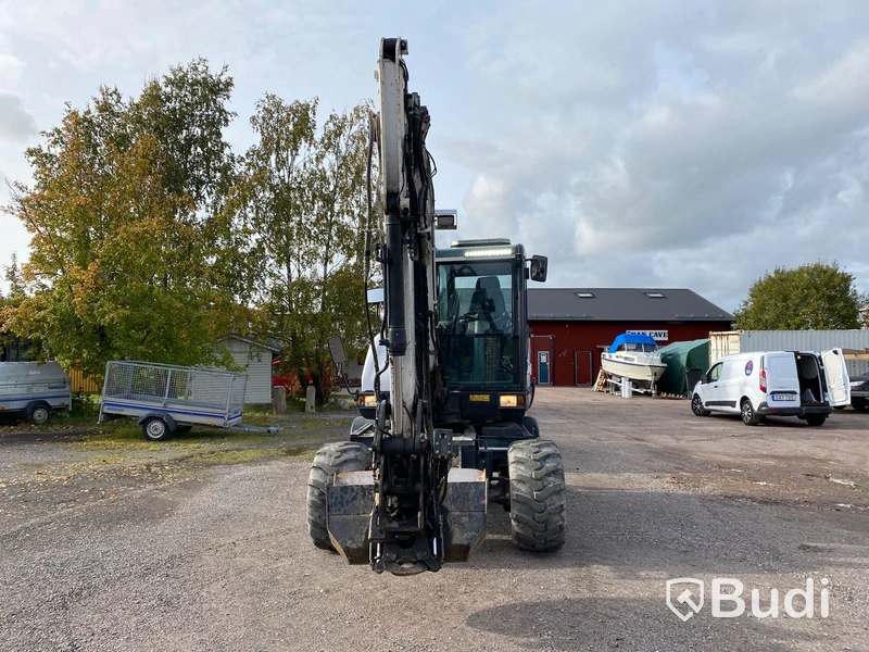 Hjulgrävare med tiltrotator och släp. Bobcat E57W