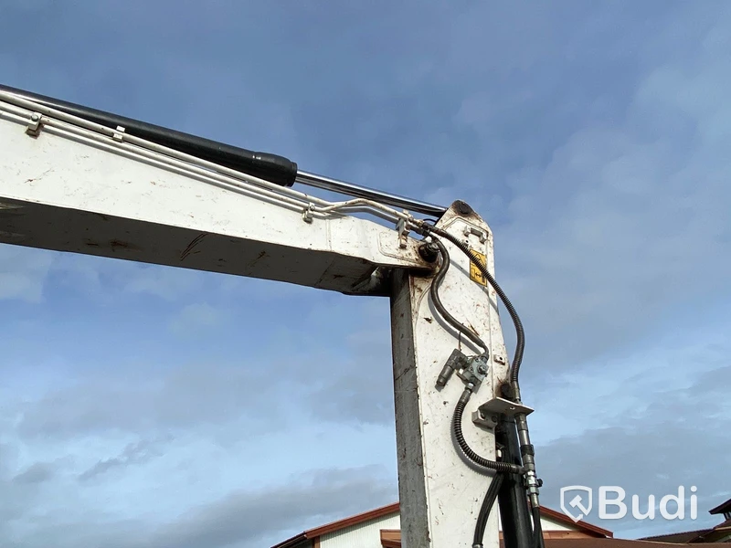 Hjulgrävare med tiltrotator och släp. Bobcat E57W