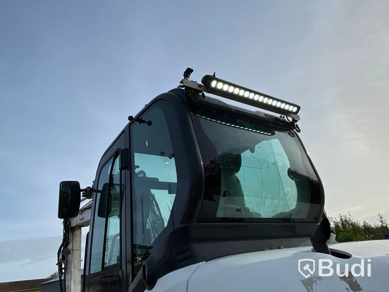 Hjulgrävare med tiltrotator och släp. Bobcat E57W