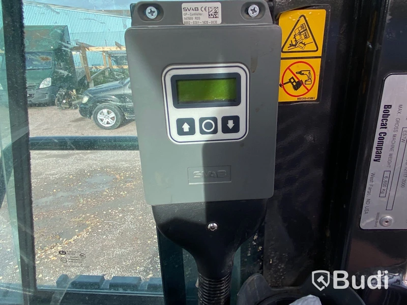 Hjulgrävare med tiltrotator och släp. Bobcat E57W