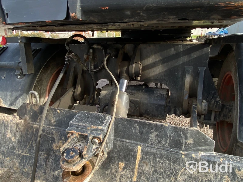 Hjulgrävare med tiltrotator och släp. Bobcat E57W