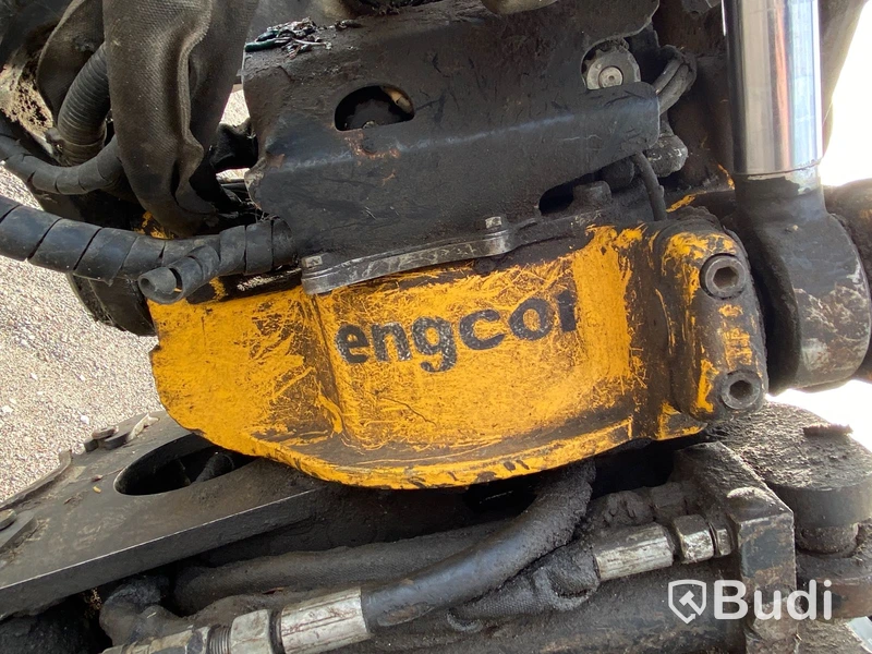 Hjulgrävare med tiltrotator och släp. Bobcat E57W