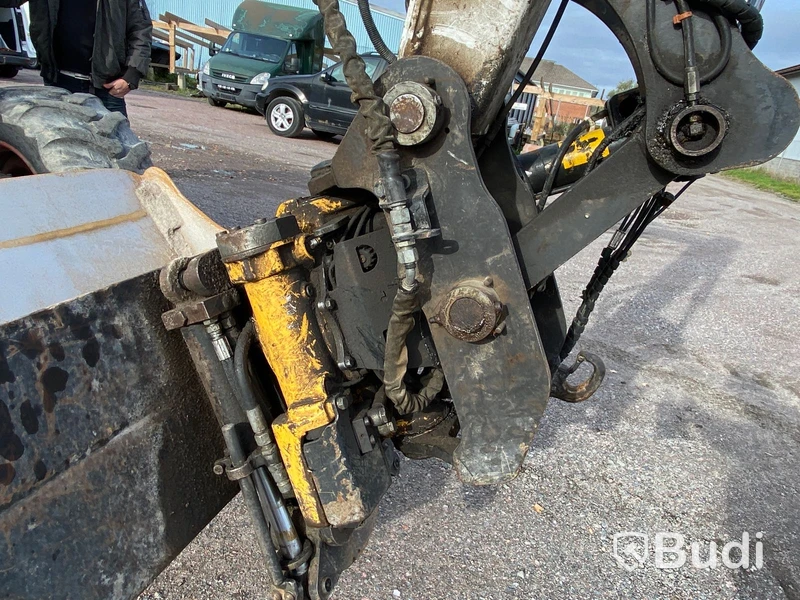 Hjulgrävare med tiltrotator och släp. Bobcat E57W
