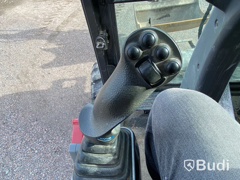 Hjulgrävare med tiltrotator och släp. Bobcat E57W