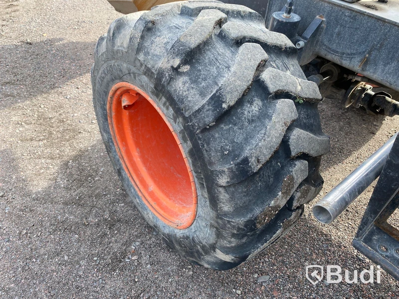 Hjulgrävare med tiltrotator och släp. Bobcat E57W