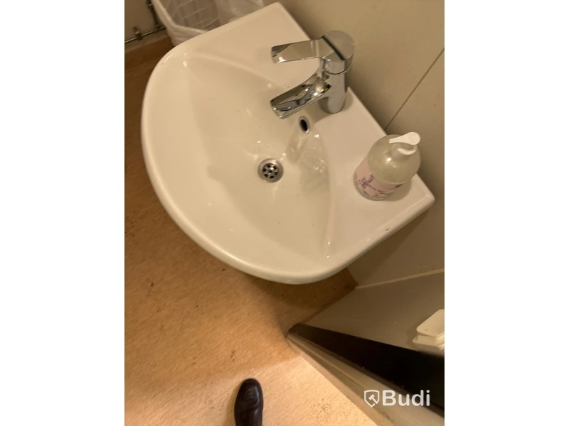 Dusch  WC  bod ca 30 kvadrat