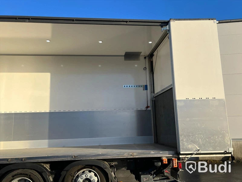 Lastbil Volvo FH 500 Yrkesutbildning Fjärrbil | 2022 | Automat | Öppningsbar sida | Nypris ca 2 800 000
