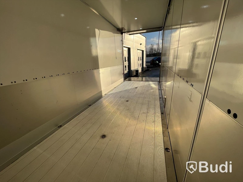 Lastbil Volvo FH 500 Yrkesutbildning Fjärrbil | 2022 | Automat | Öppningsbar sida | Nypris ca 2 800 000