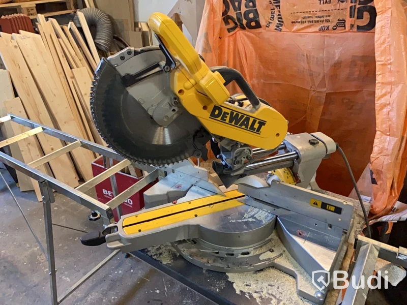 Kap & gersåg DeWalt med stativ.