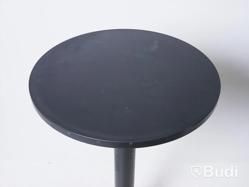 1 st Bord - Källemo NON ståbord, svart, ord. pris ink. moms: ca: 11 900 kr. OBS! bordsskivan lite löst, tecken på användning, se bilder för exempel.