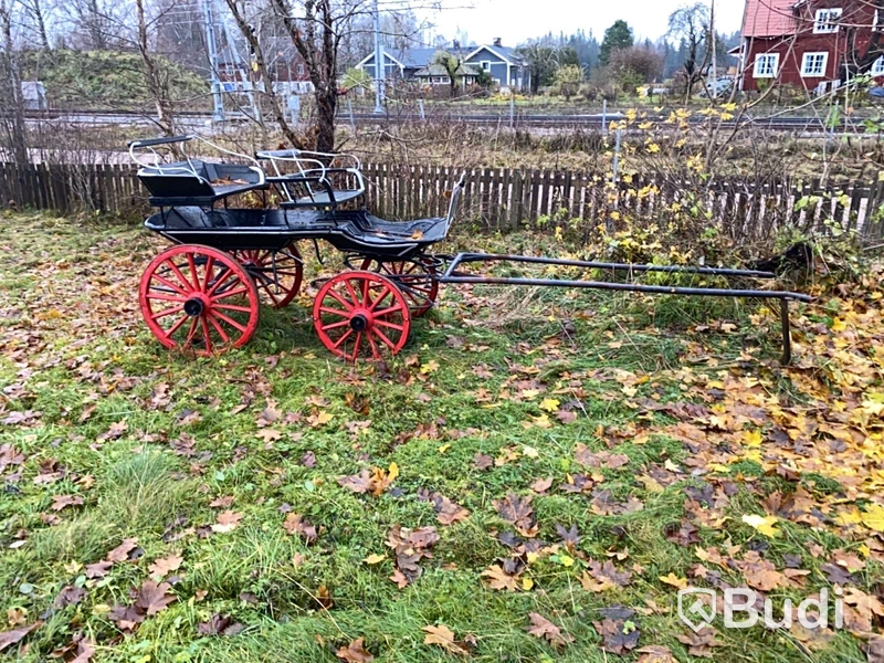 Hästvagn och släde