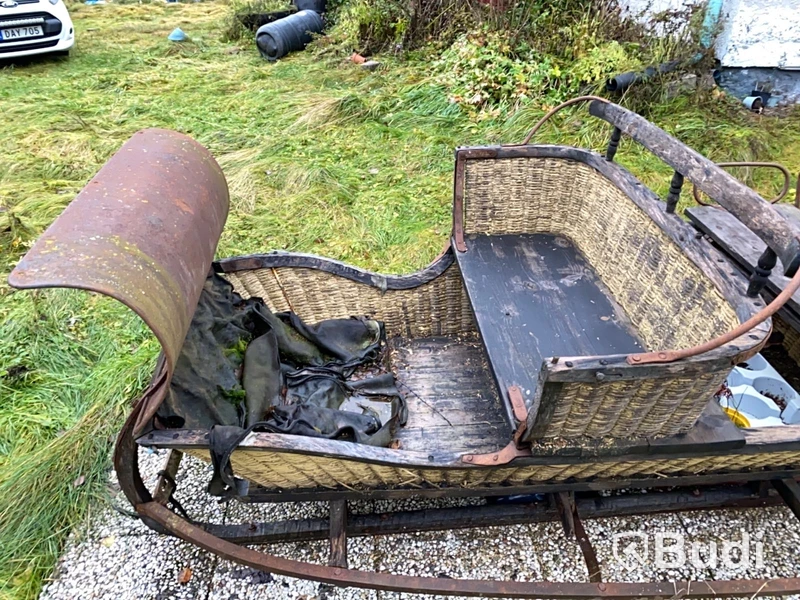 Hästvagn och släde