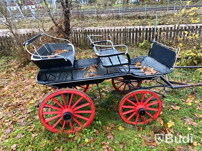 Hästvagn och släde